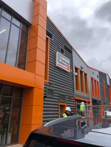 Schulter: After complete respray on faded orange warehouse hoor panels